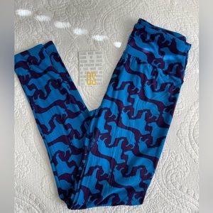 🦋NWT LulaRoe One Size Leggings, fits sizes 2-10 , buy 3/$20 🦋
